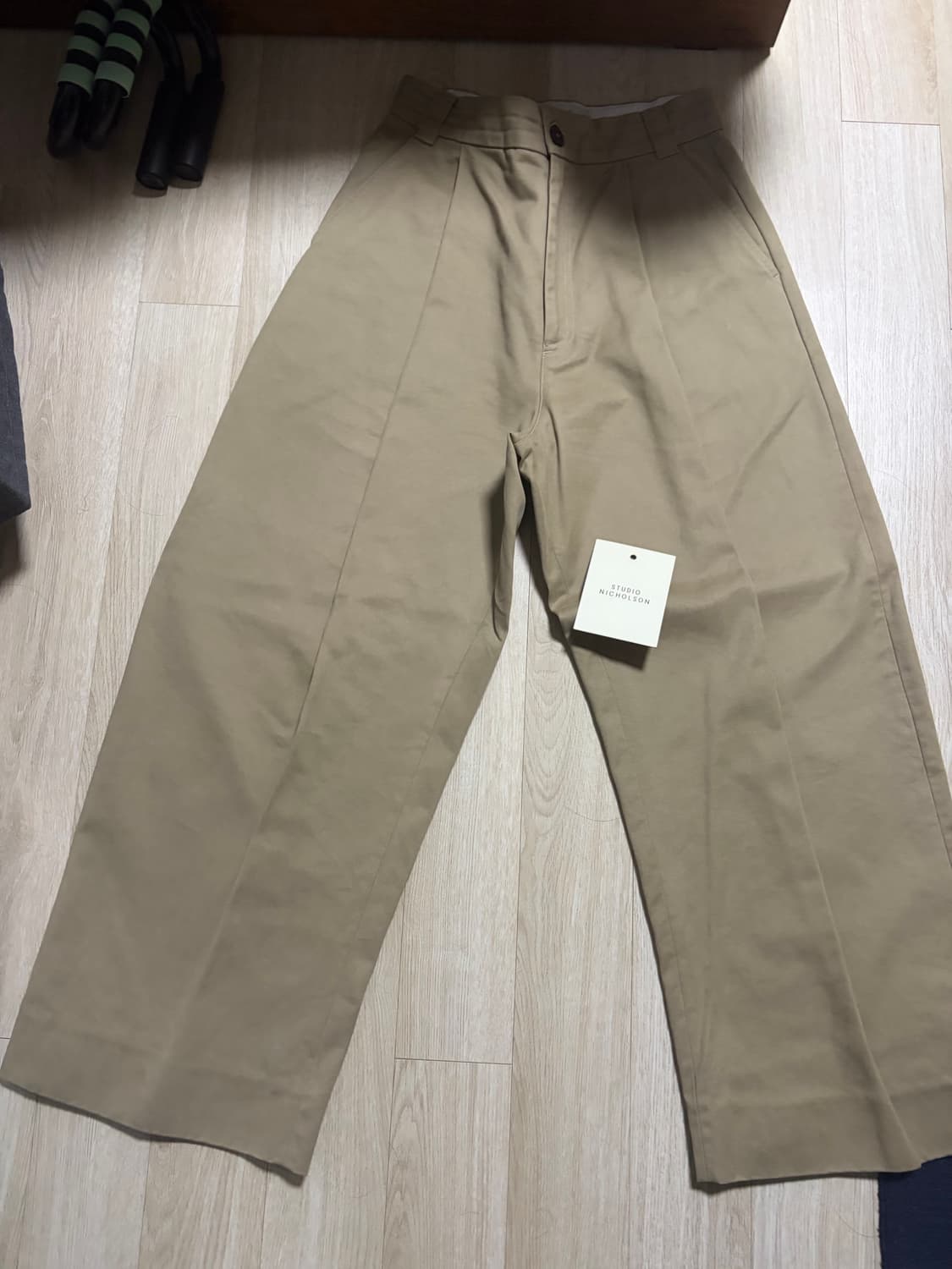 스튜디오 네콜슨 소르테팬츠 탄 상품이미지1