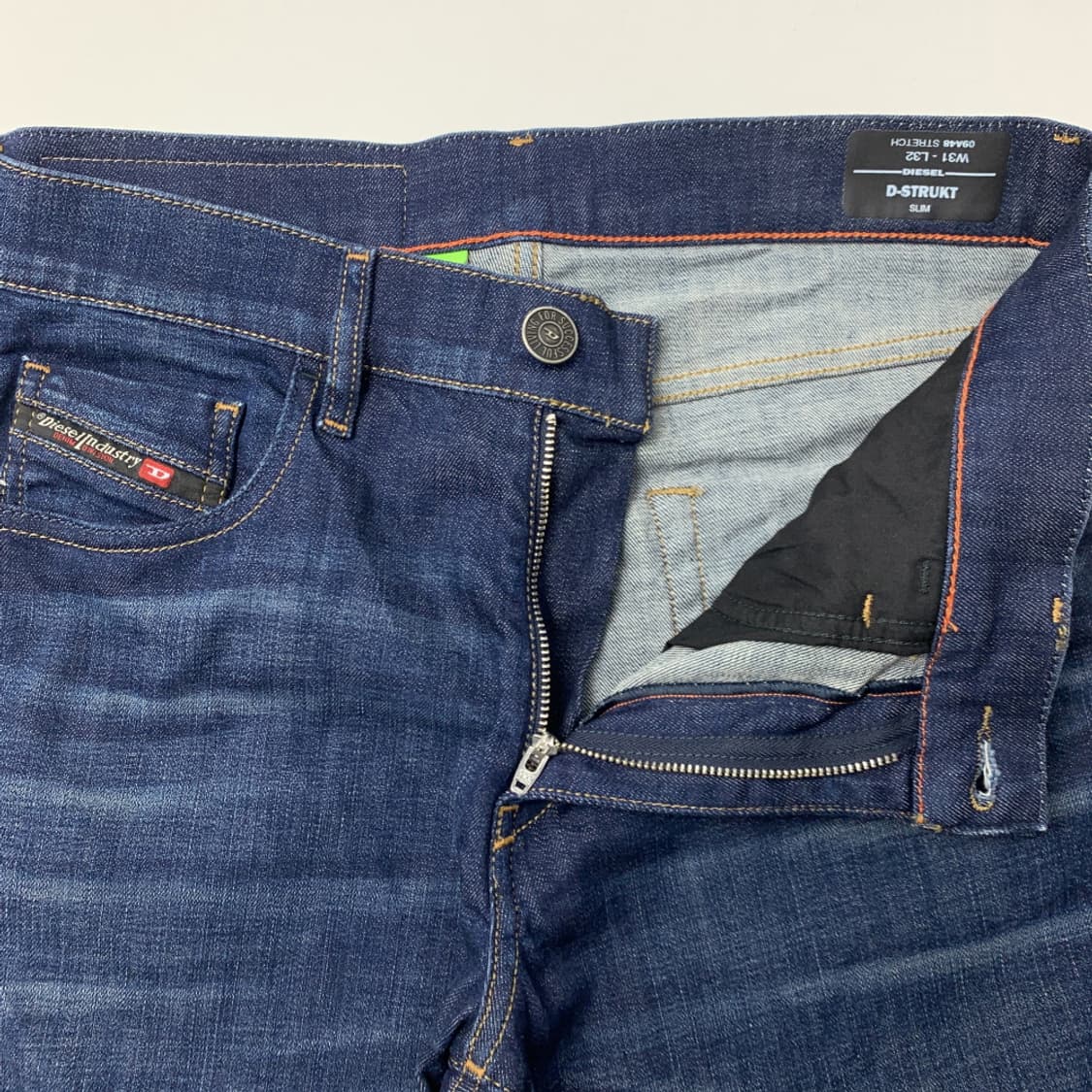 [31-33/정품] 디젤 D-Strvkt 슬림핏 남성 데님팬츠 청바지 상품이미지3