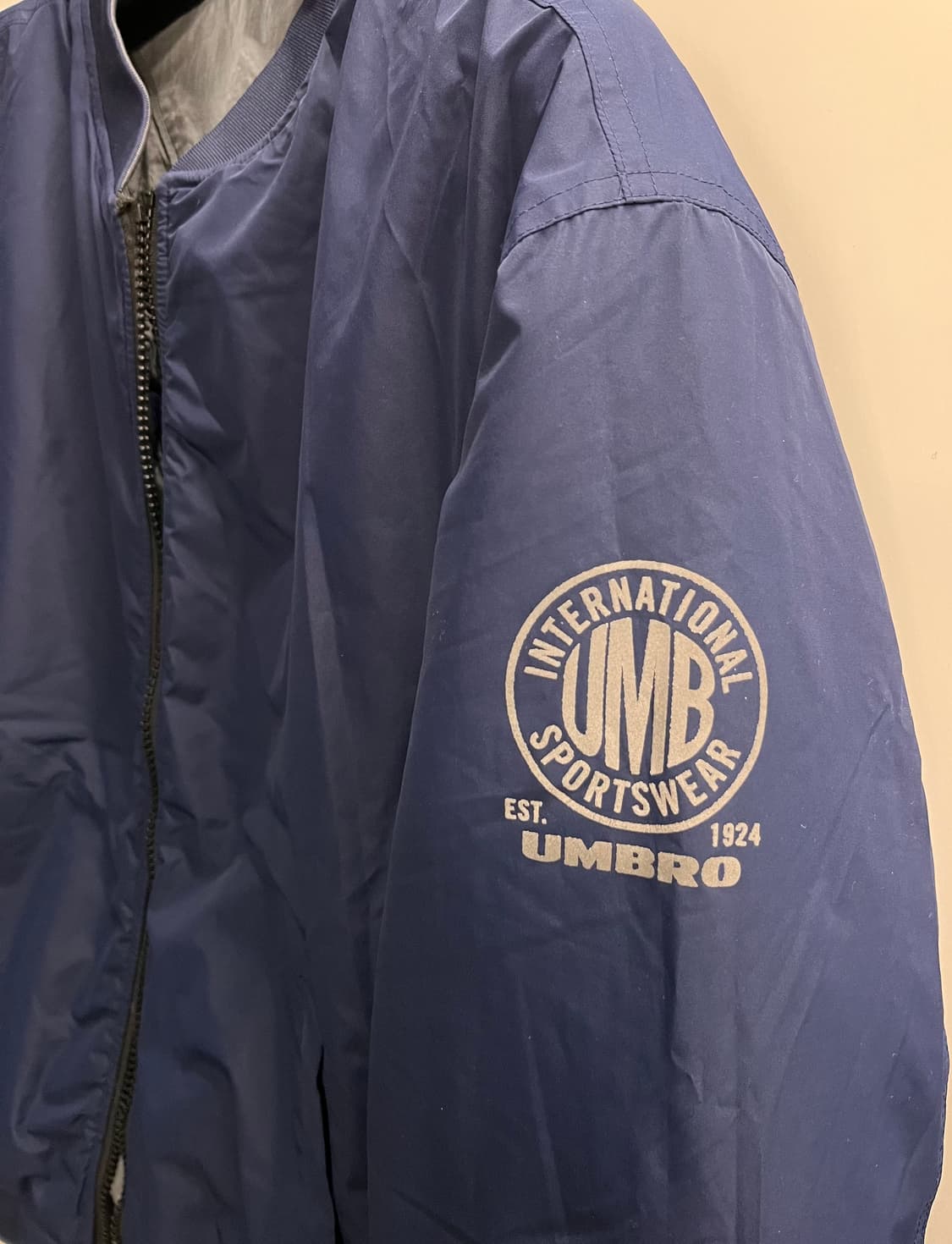 엄브로 리버시블 경량 패딩 상품이미지4