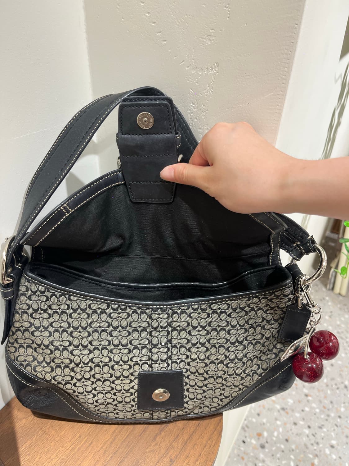 Coach Black Basic Bag 상품이미지9