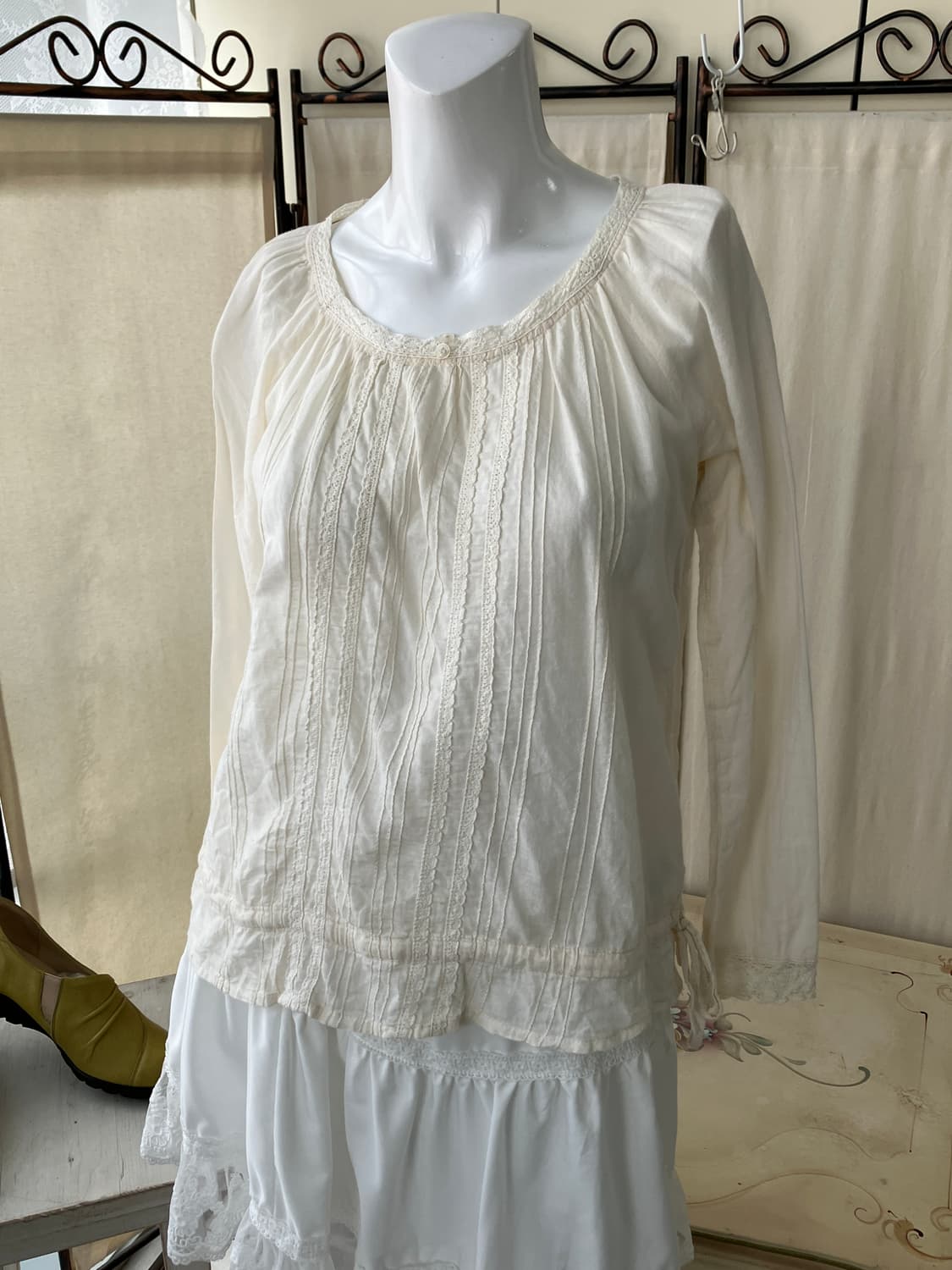 ivory crochet frill long blouse 상품이미지1