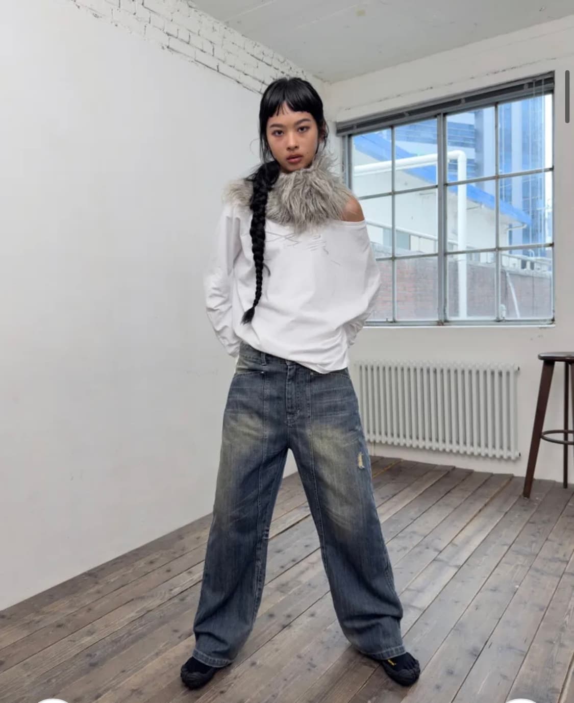 [1회 착용] 포르테나 CINCH BACK CURVED JEANS 상품이미지6