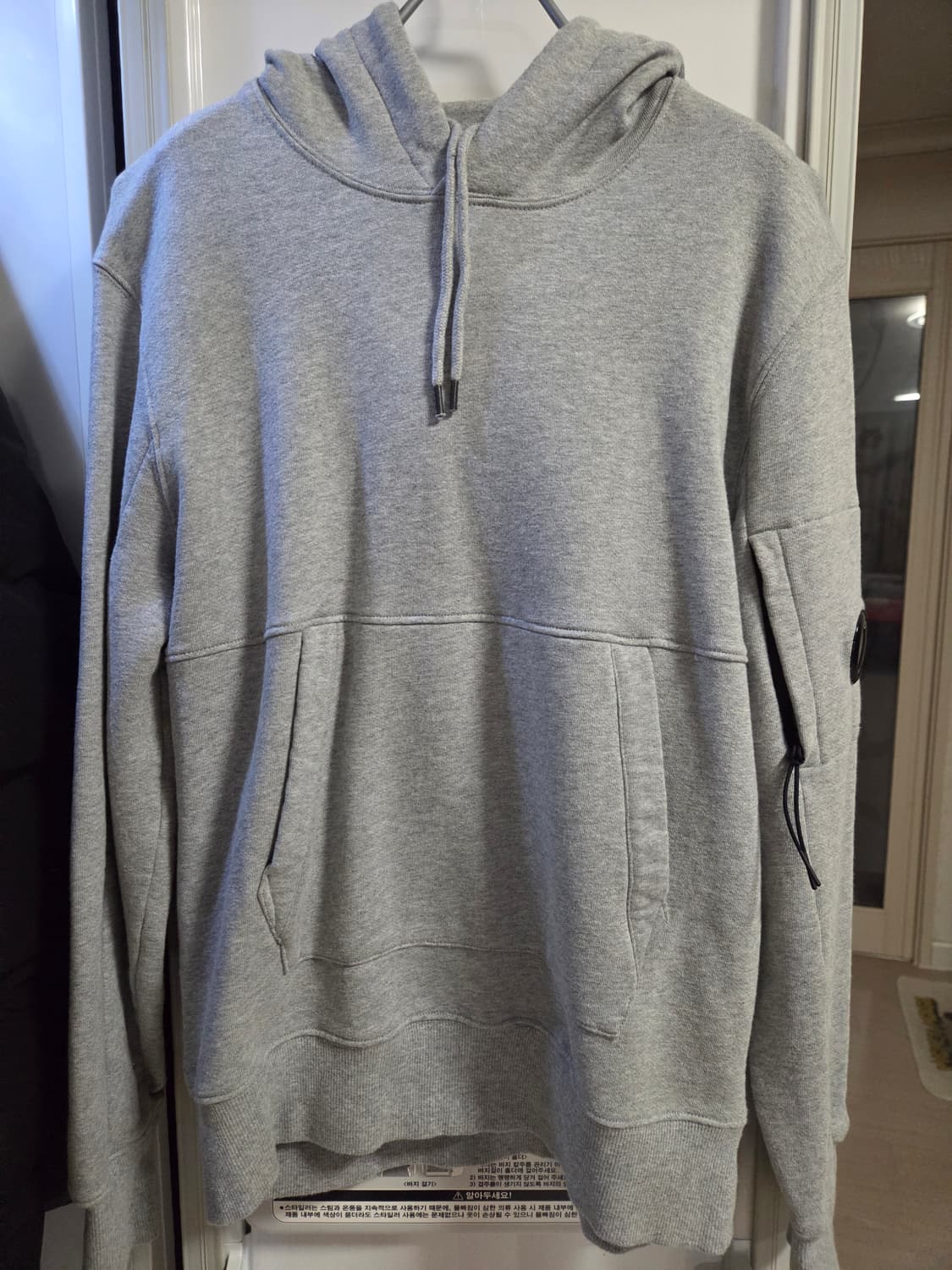C.P컴퍼니 렌즈 와펜 후드 티셔츠 (M 그레이) 상품이미지2