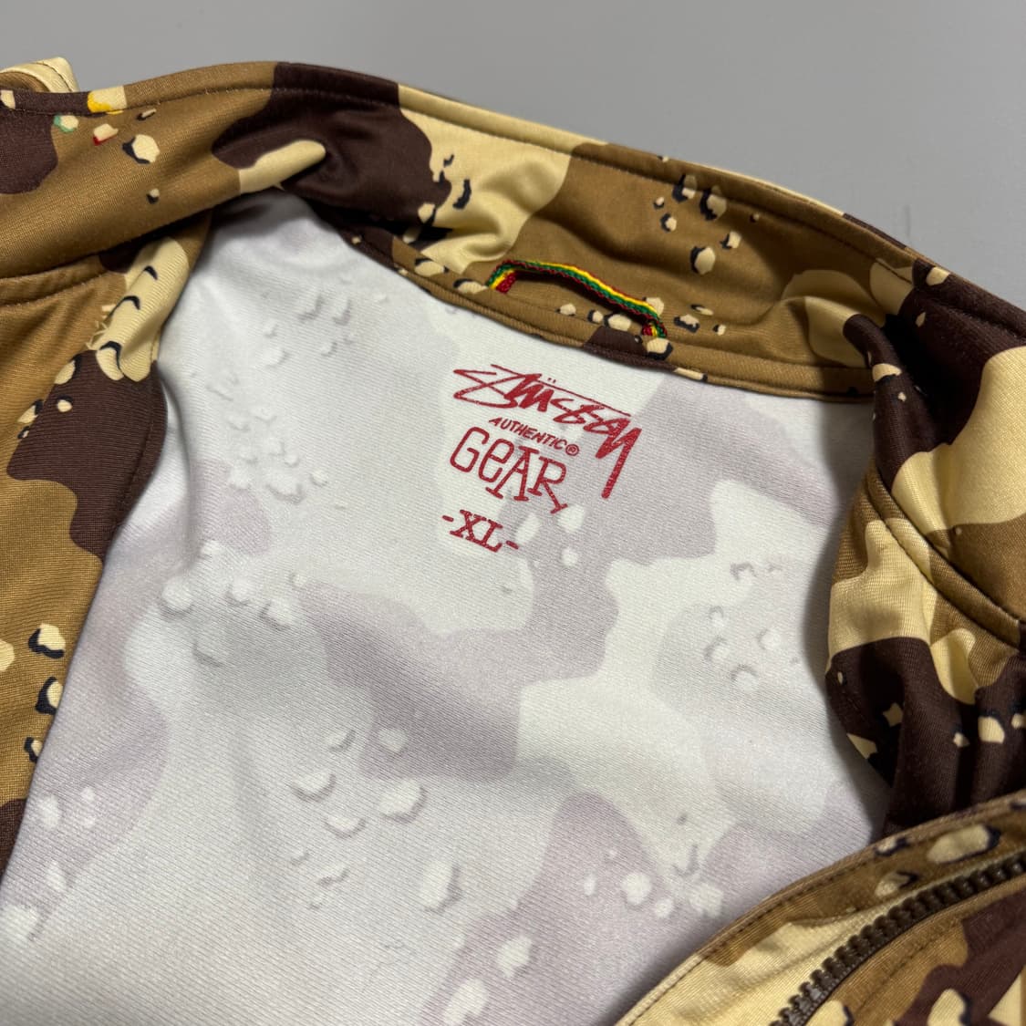 스투시(STUSSY) 브라운 초콜릿칩 카모플라주 폴리에스터 하이넥 트랙탑 상품이미지3