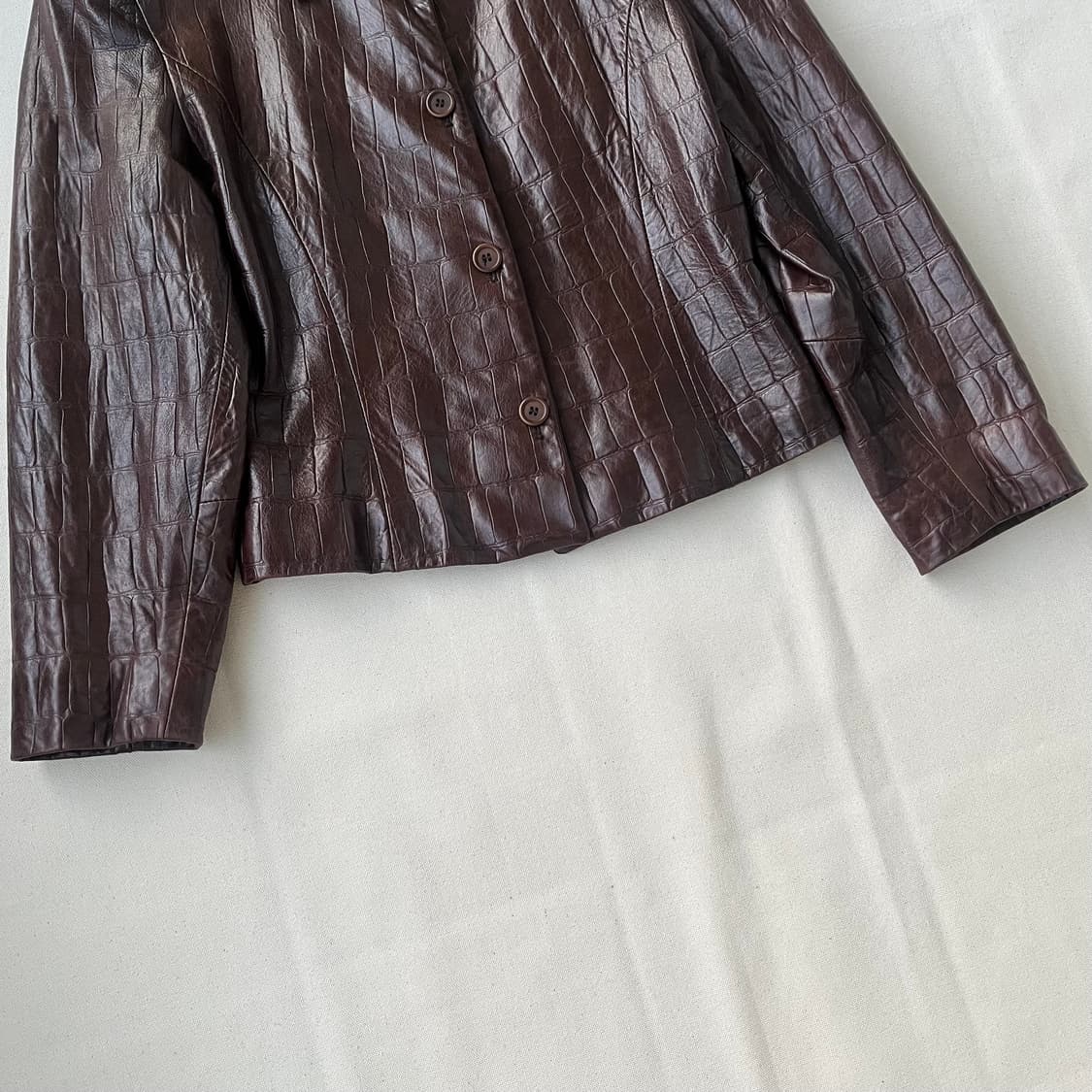 00s 엠포리오 아르마니 크로커 엠보 레더 크롭 자켓 상품이미지4