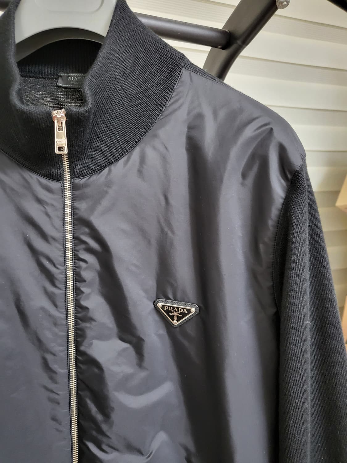 22SS 프라다 삼각로고 울/리나일론 집업 가디건 상품이미지3