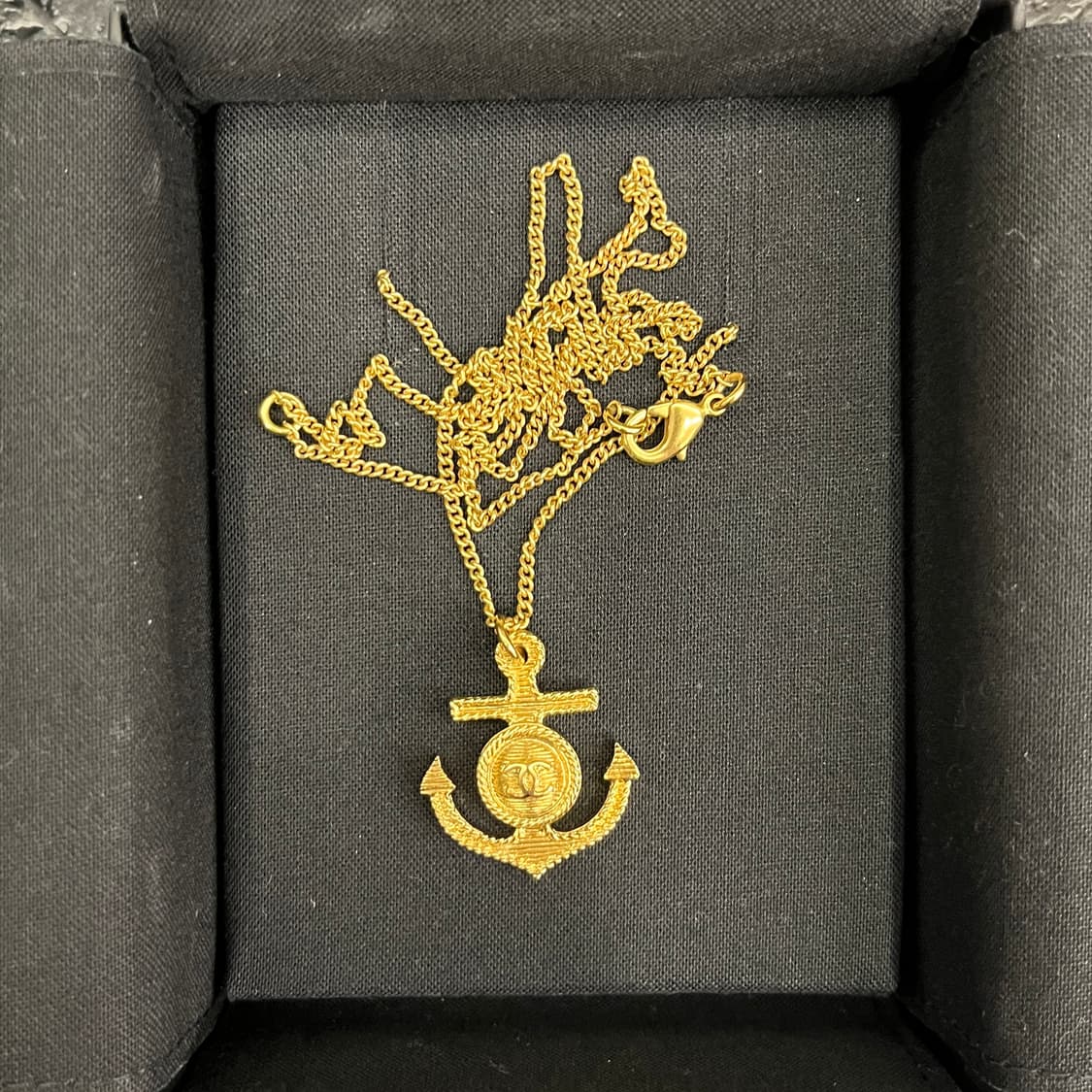CHANEL Anchor CC Logo Pendant Necklace 상품이미지6