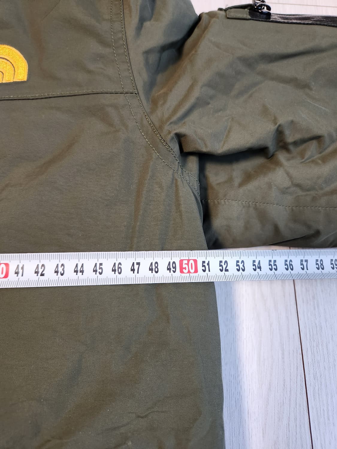 노스페이스 하이벤트 퀄팅 내피 바람막이 야상 자켓 사이즈m

여러 중고사 상품이미지7