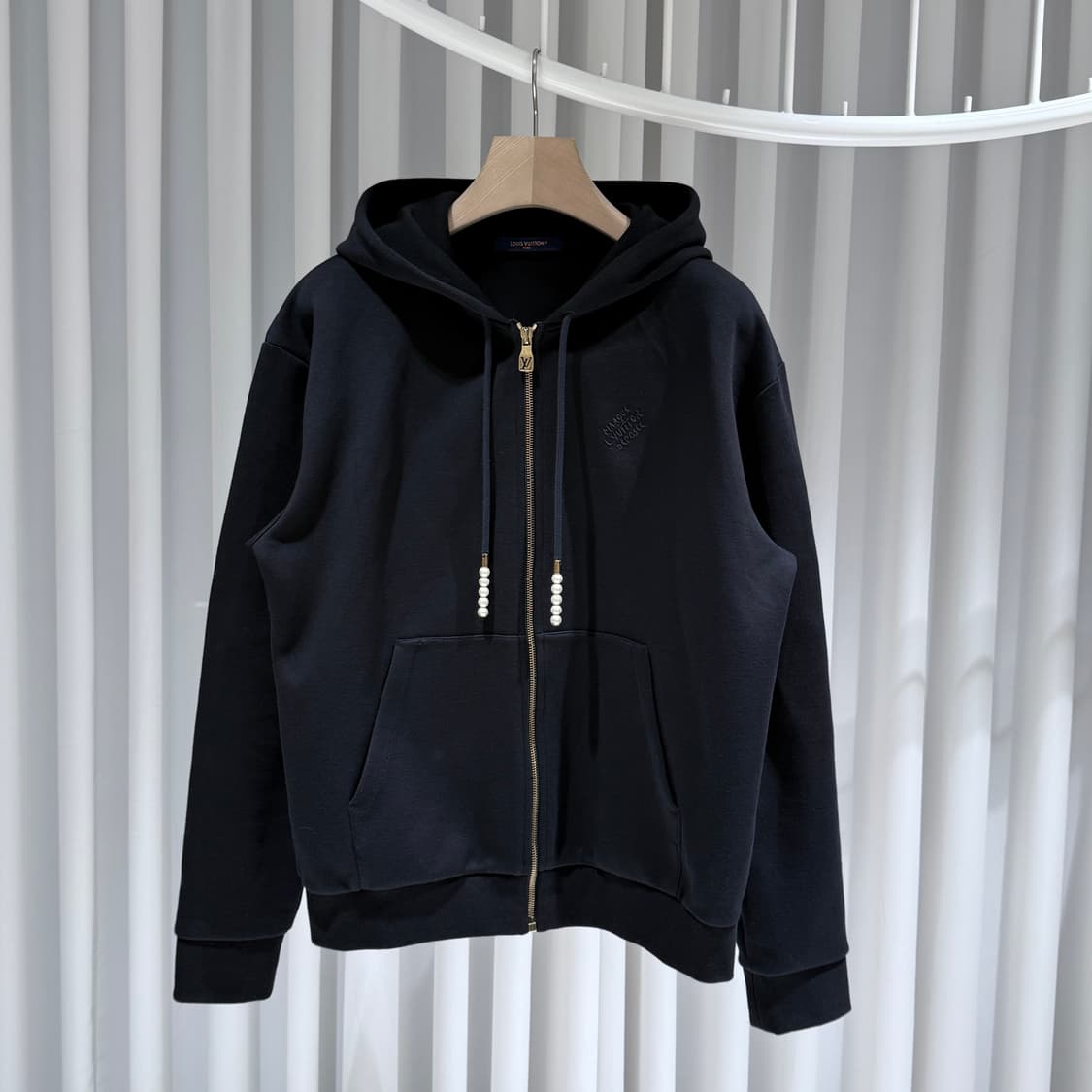 L / 루이비통 LV 엠브로이더드 저지 집 스루 후드집업 / 26SS 상품이미지1