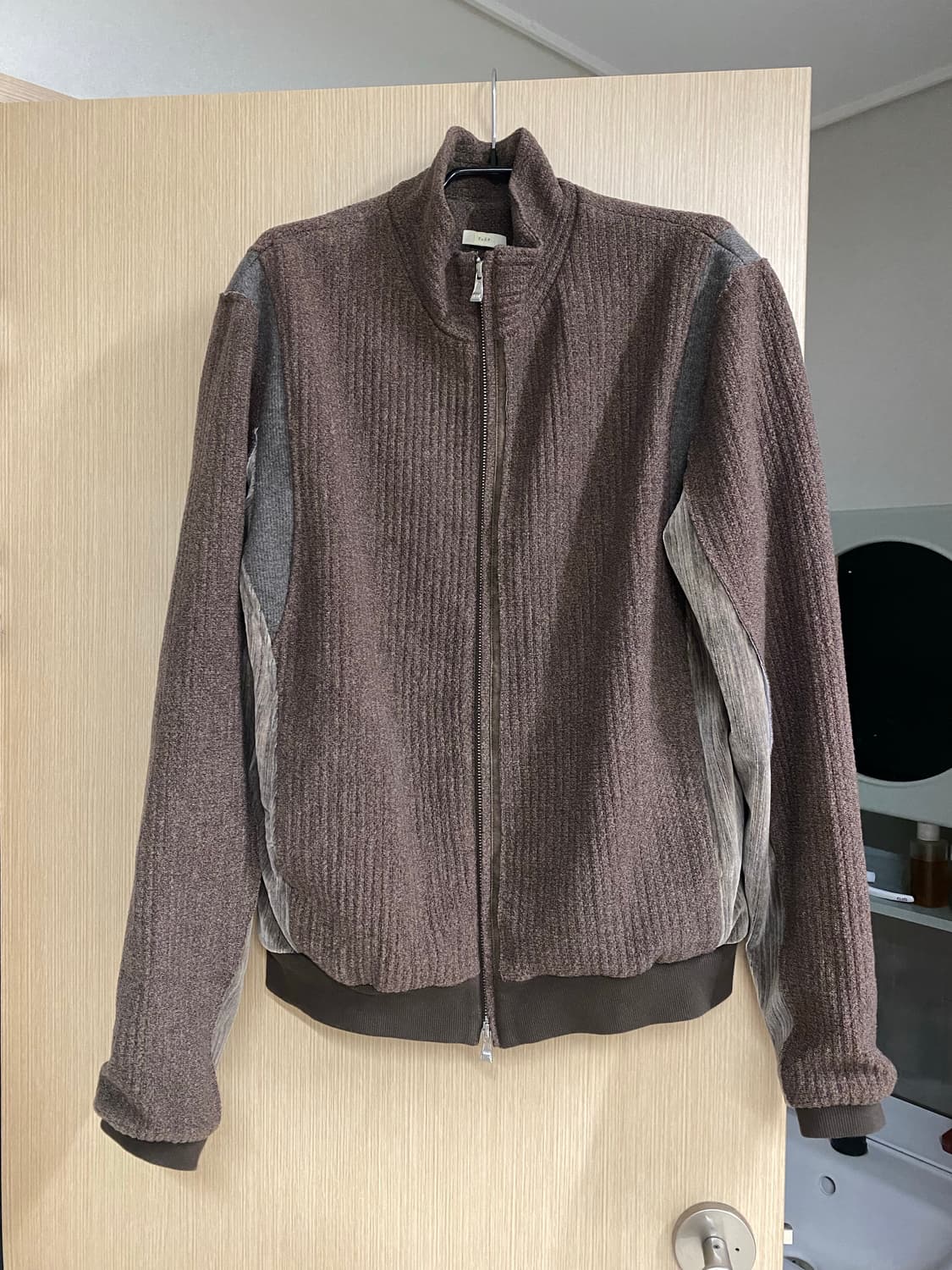 엑슬림 ep8 져지 다크브라운 M사이즈 판매합니다. 상품이미지1