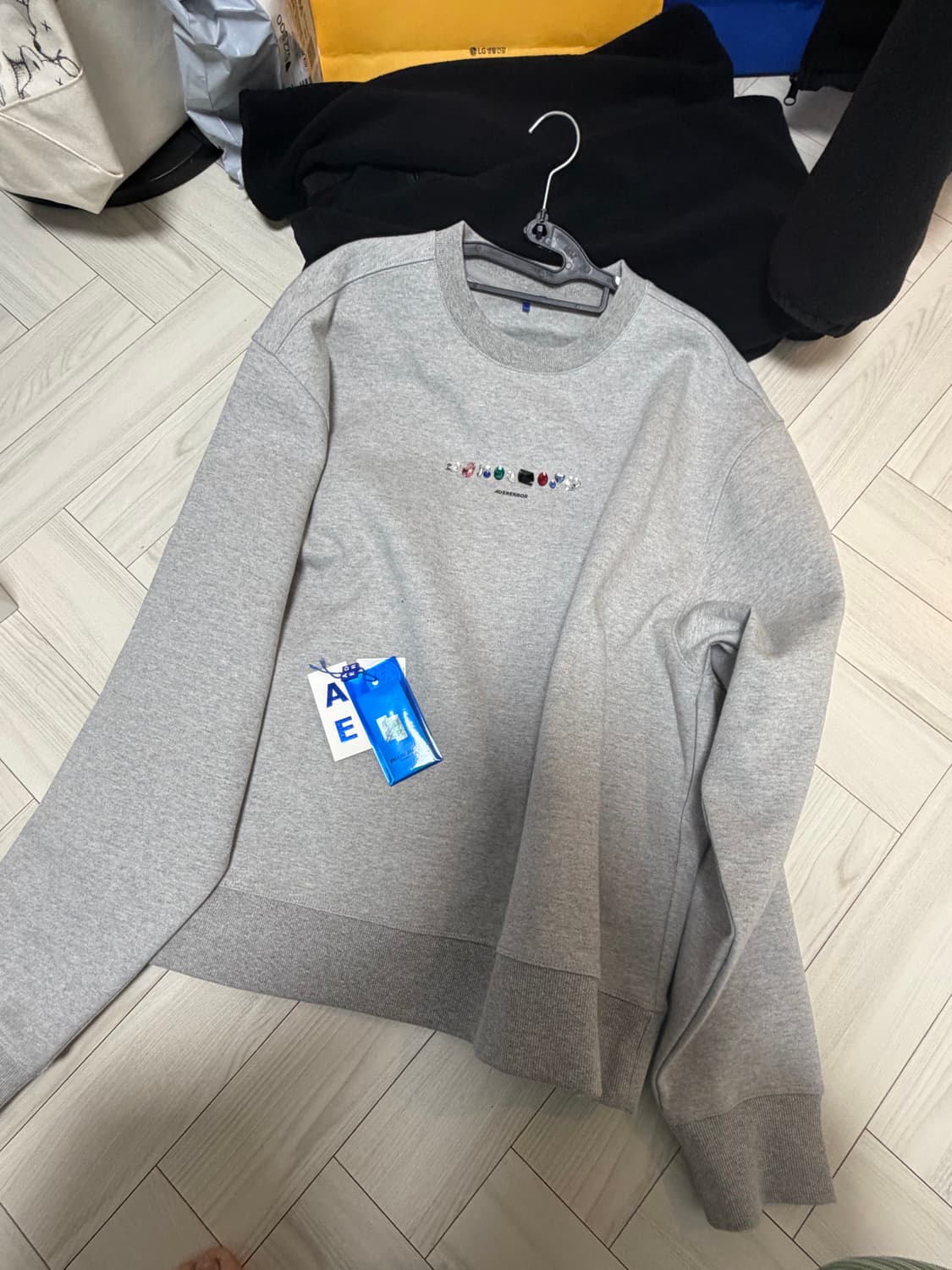 아더에러 스와로브스키 콜라보 맨투맨 xl사이즈 판매합니다 상품이미지1