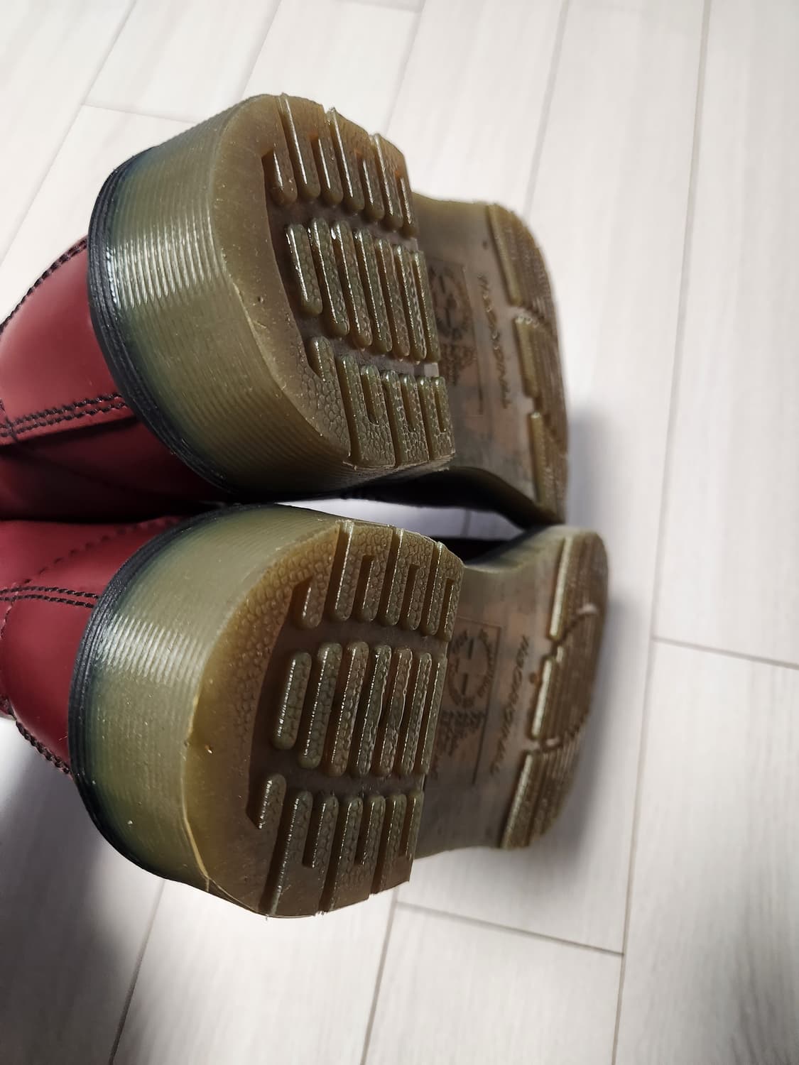 닥터마틴 1460 체리레드 사이즈 UK3 EU36 약235mm

사진처럼 상품이미지6