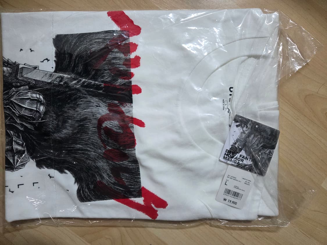 유니클로 베르세르크 티셔츠KR L사이즈 XL사이즈 팔아요 상품이미지2