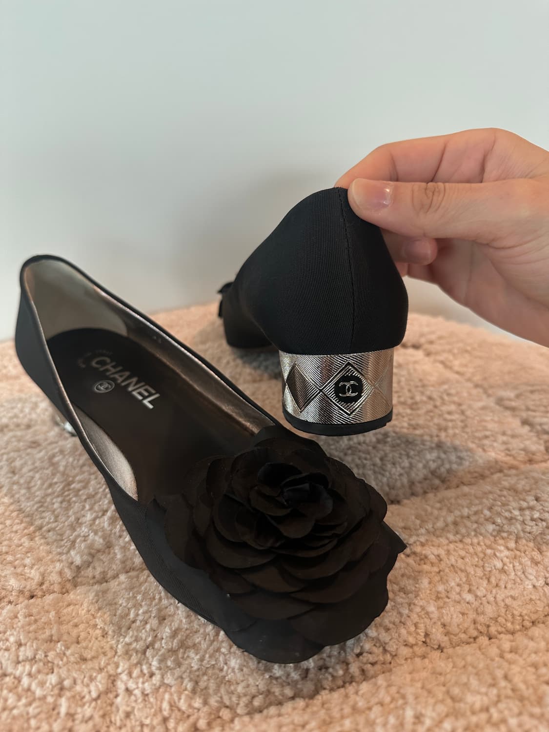 정품 샤넬 까멜리아 블랙 슈즈 240 상품이미지1