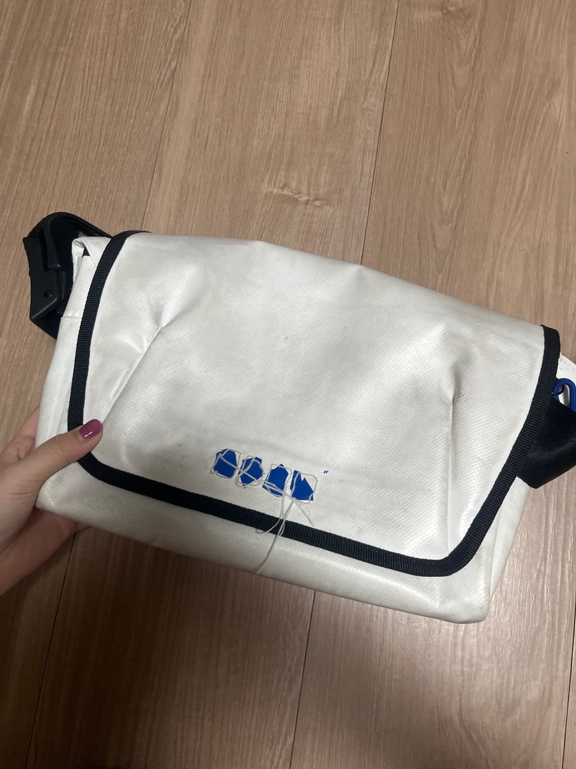 아더에러 크로스백 상품이미지1