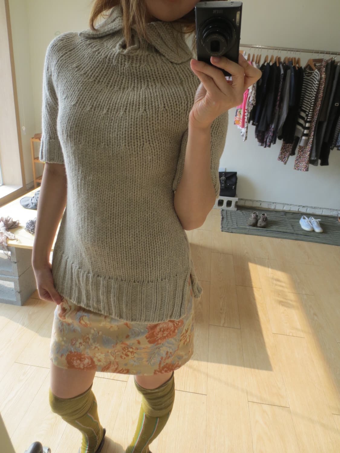  베이지 단추 반팔니트  상품이미지1