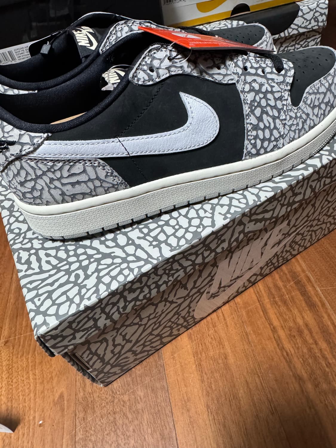 정품새제품 나이키 조던1 로우 OG 블랙 시멘트 270mm 상품이미지3