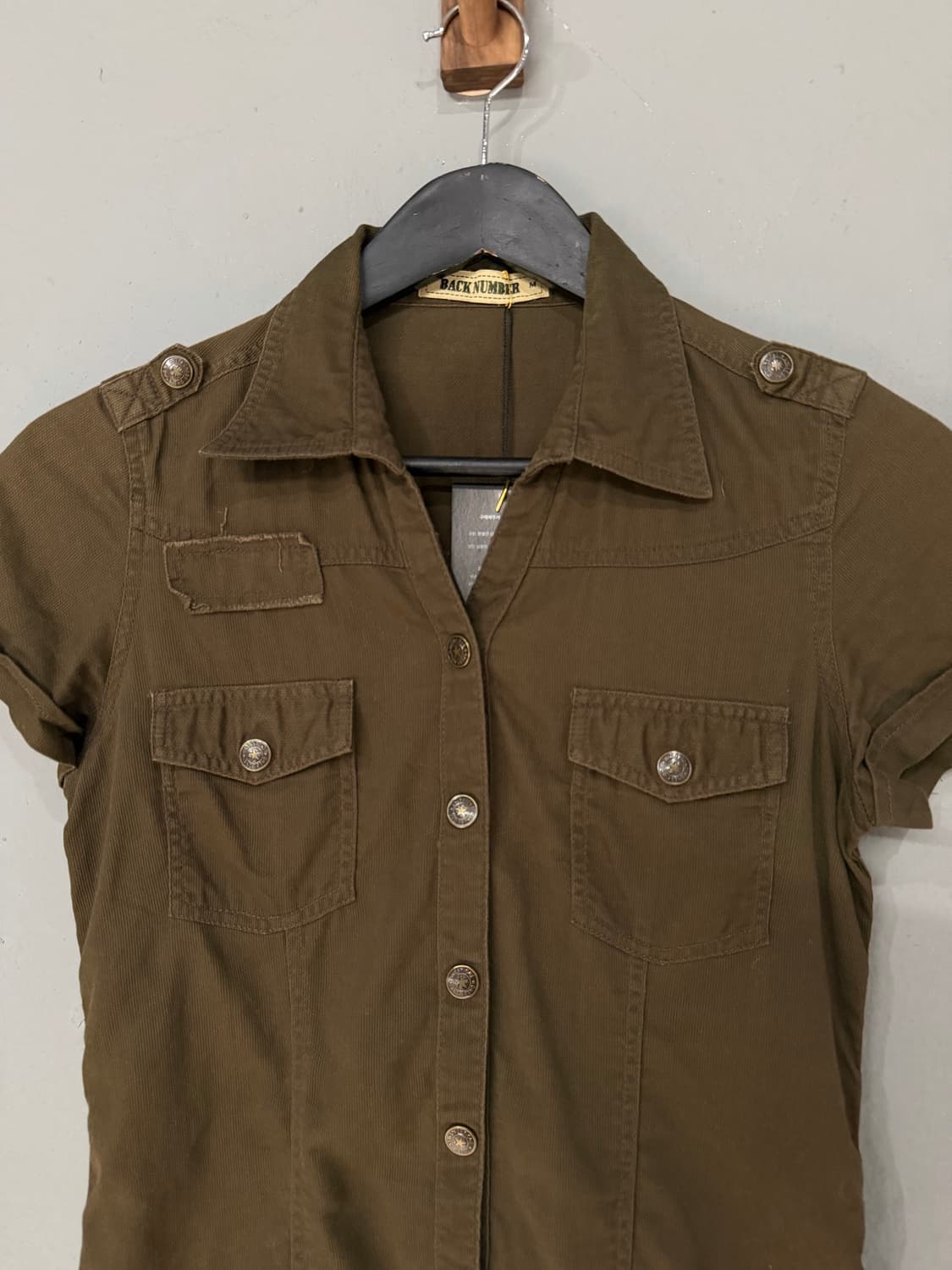 back number v-neck pocket shirt 상품이미지6