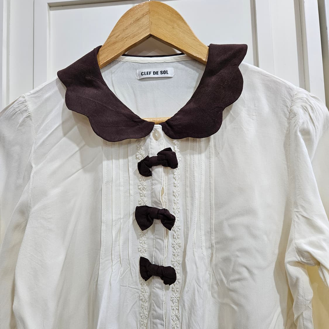 클레드솔 초코카라 리본 블라우스 상품이미지3