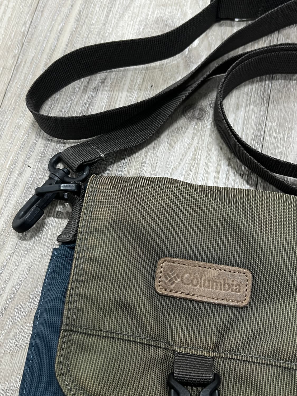 Columbia 컬럼비아 배색 크로스백 슬링백 상품이미지2