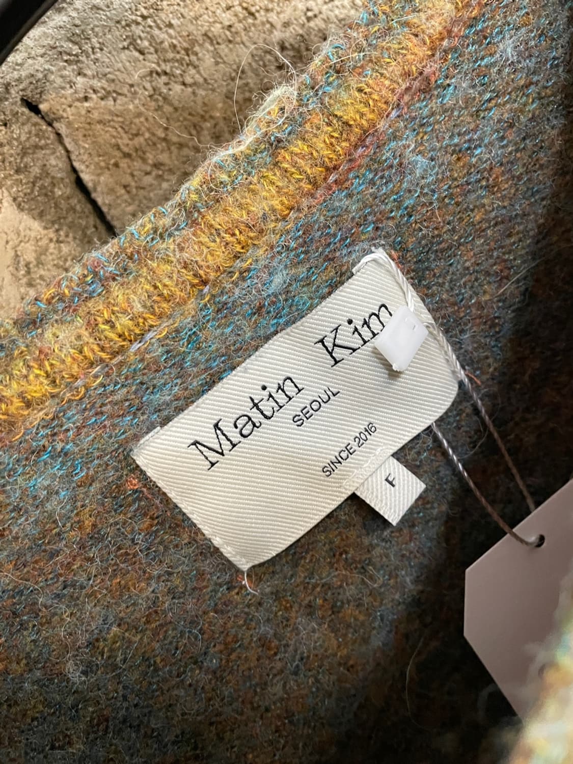 마뗑킴 그라데이션 스너그 니트  상품이미지7