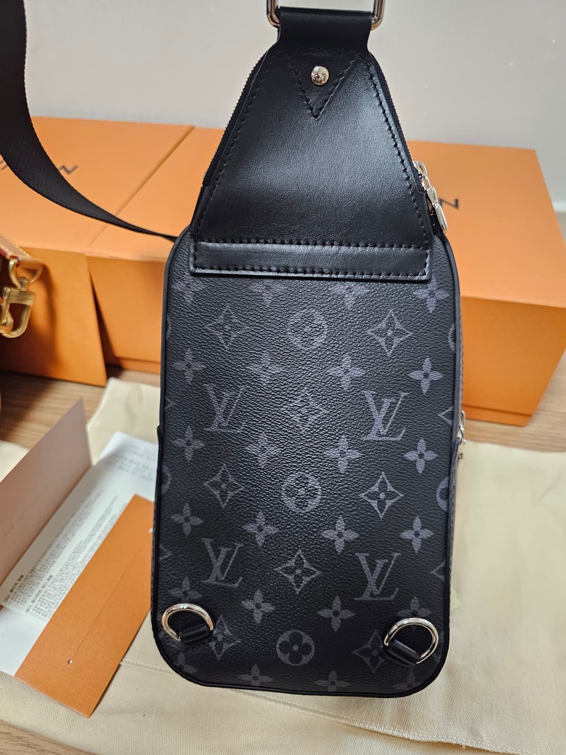 루이비통 이클립스 에비뉴 슬링백PM 범백 크로스백 신형 상품이미지6