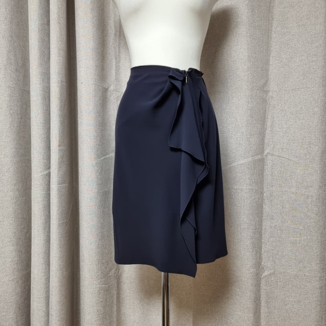 랑방컬렉션 프릴 스커트 치마 진네이비 (28인치/표기67) 상태최상 상품이미지1