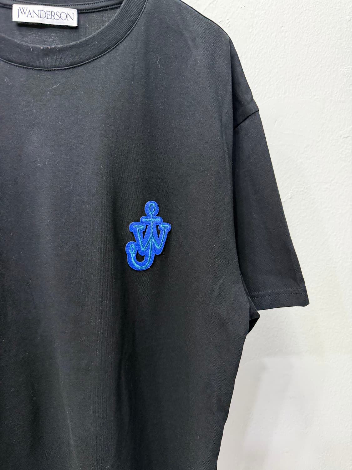 정품) J.W.앤더슨 블랙 로고 반팔 티셔츠 M 상품이미지4