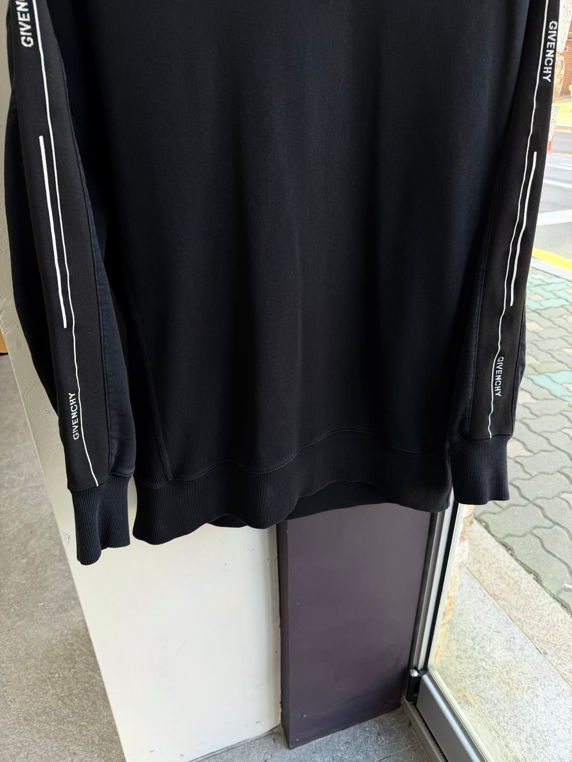 L/ 지방시 사이드로고 라인 맨투맨 상품이미지5