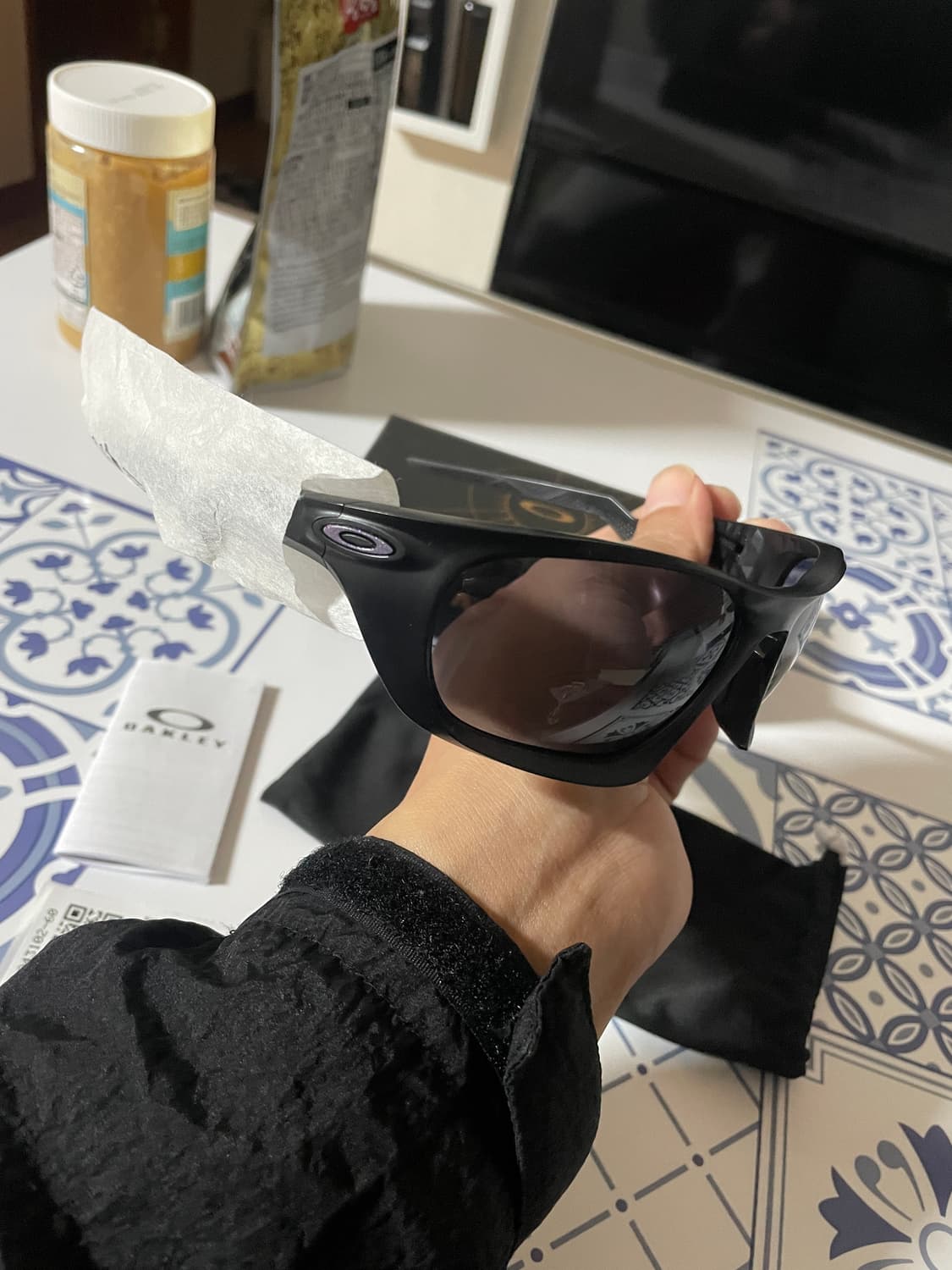 오클리 라테라리스 선글라스 블랙 색상입니다 상품이미지3