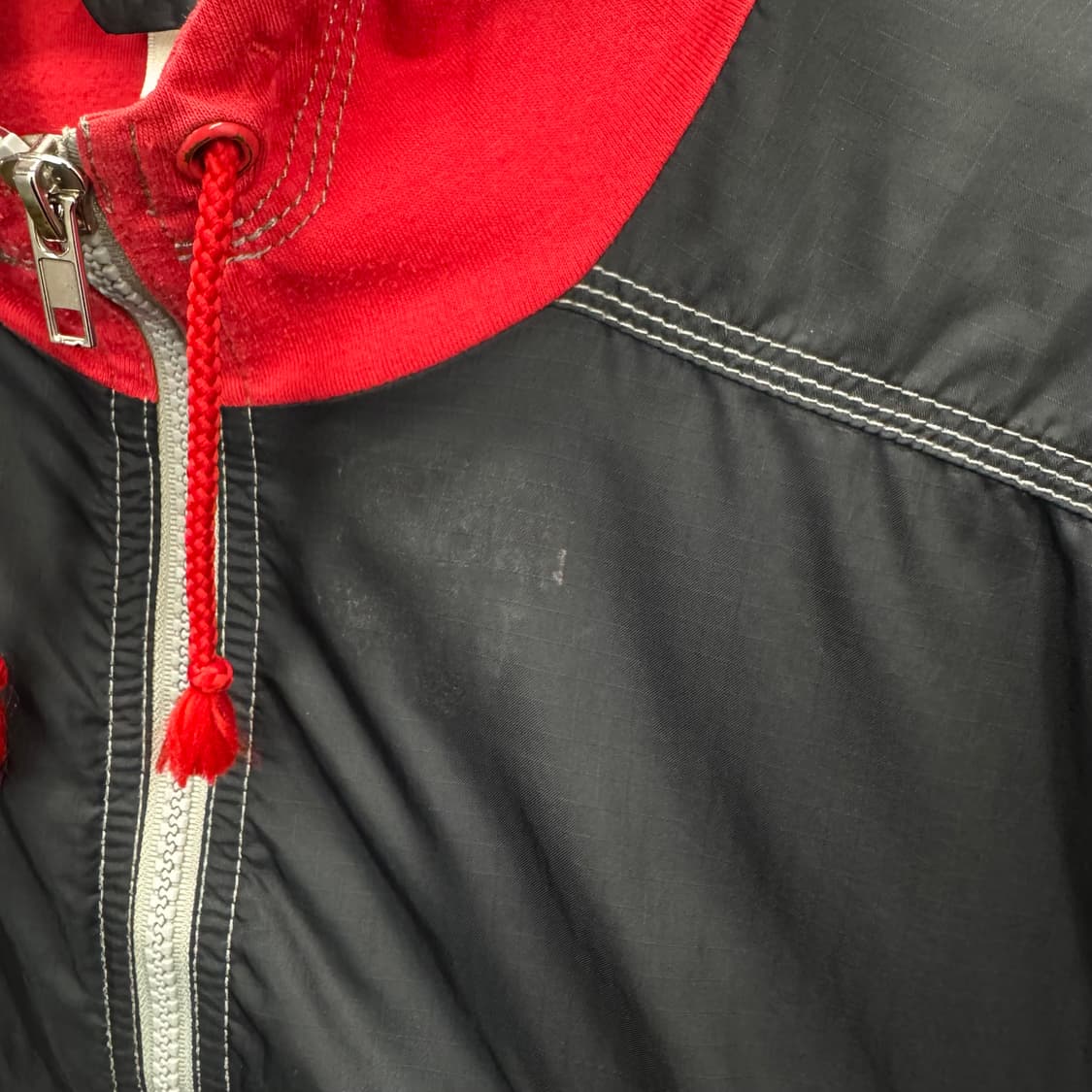 00s 나이키 올드스쿨 바람막이 후면 그래픽 로고 포인트 블랙 레드 상품이미지9