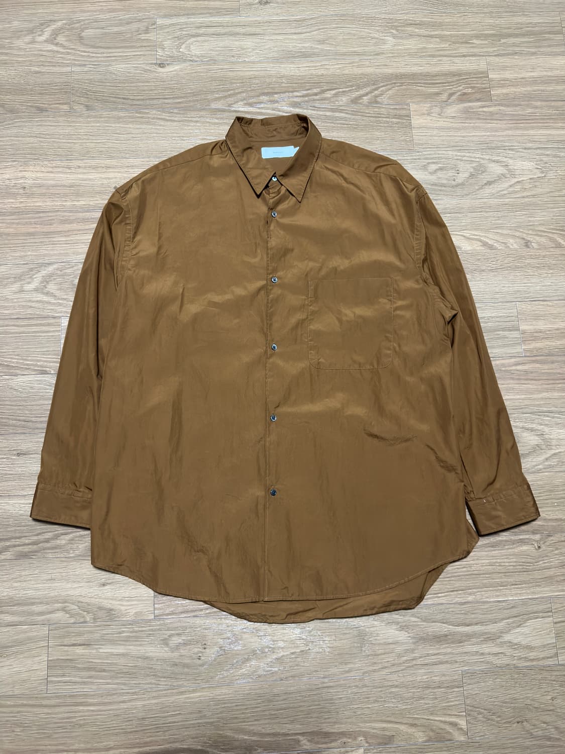 그라프페이퍼 포플린 브라운 셔츠 F 사이즈 판매합니다. 상품이미지1
