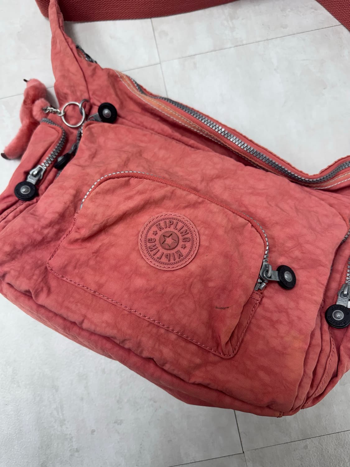 •Kipling 히피 Y2K 슬링백 코랄  상품이미지3