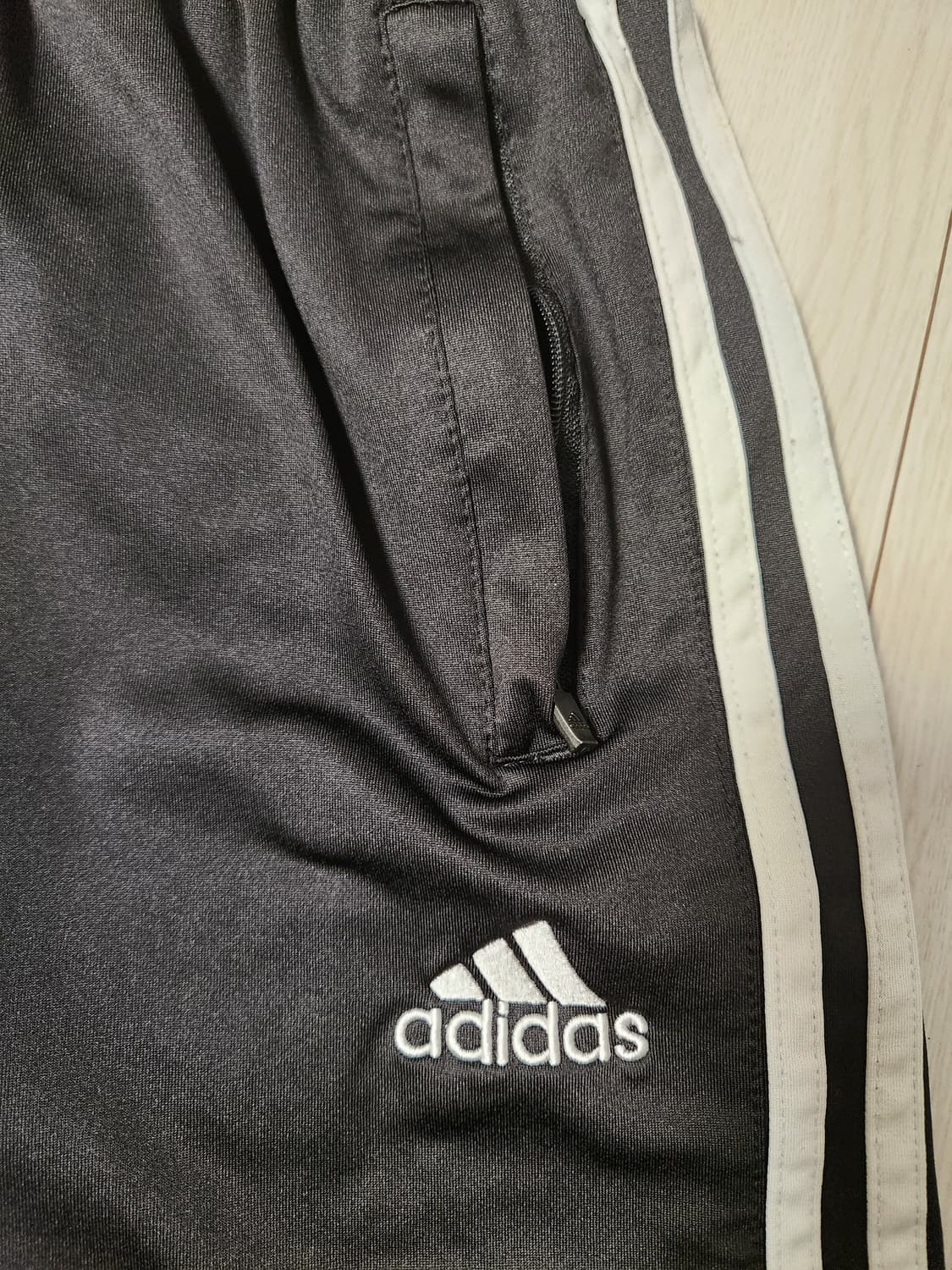 아디다스 마샬아츠 반바지 사이즈xs

허리줄 빼서 없어요

여러 중고사이 상품이미지4