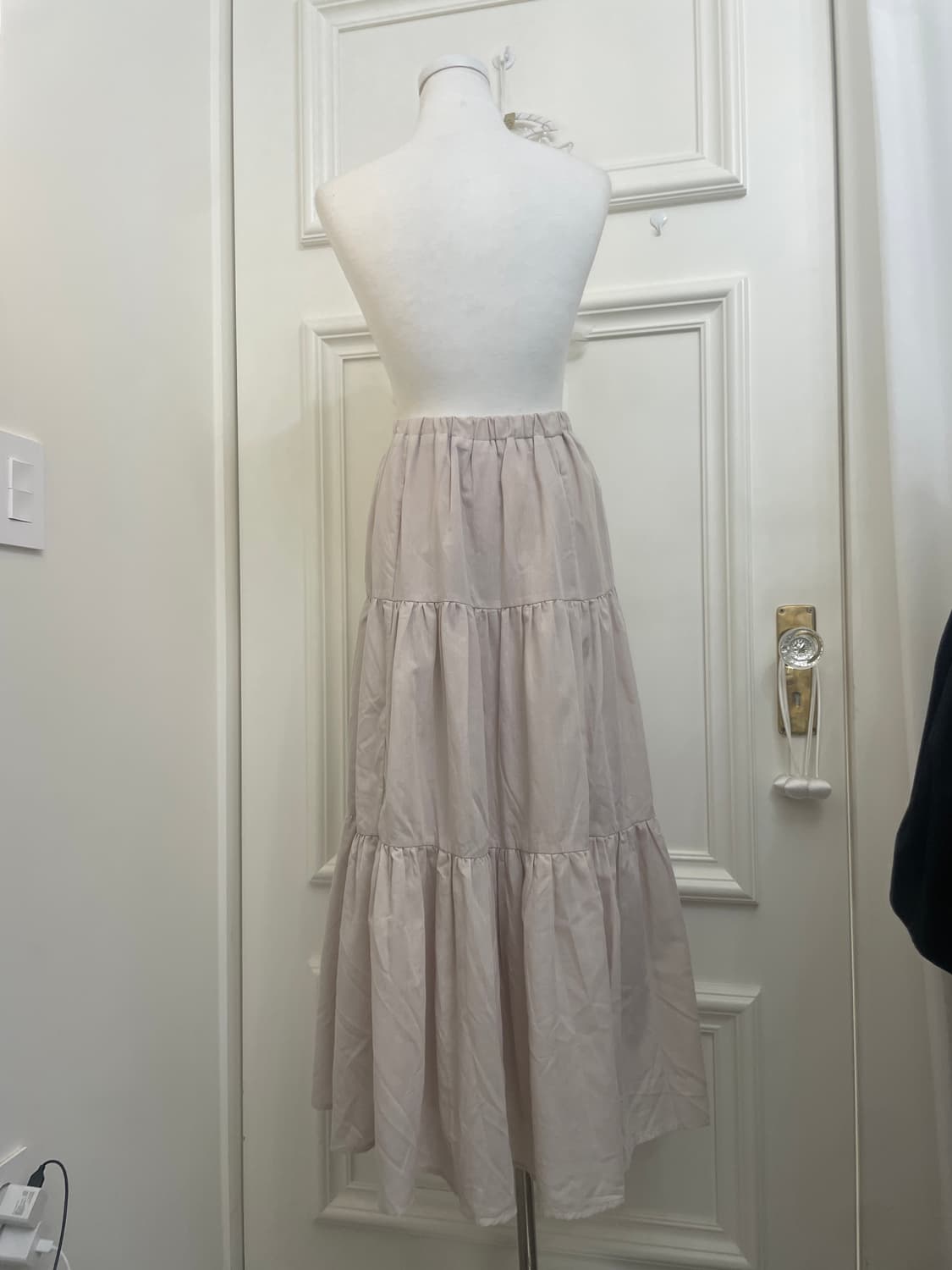beige back banding tired long skirt 상품이미지3