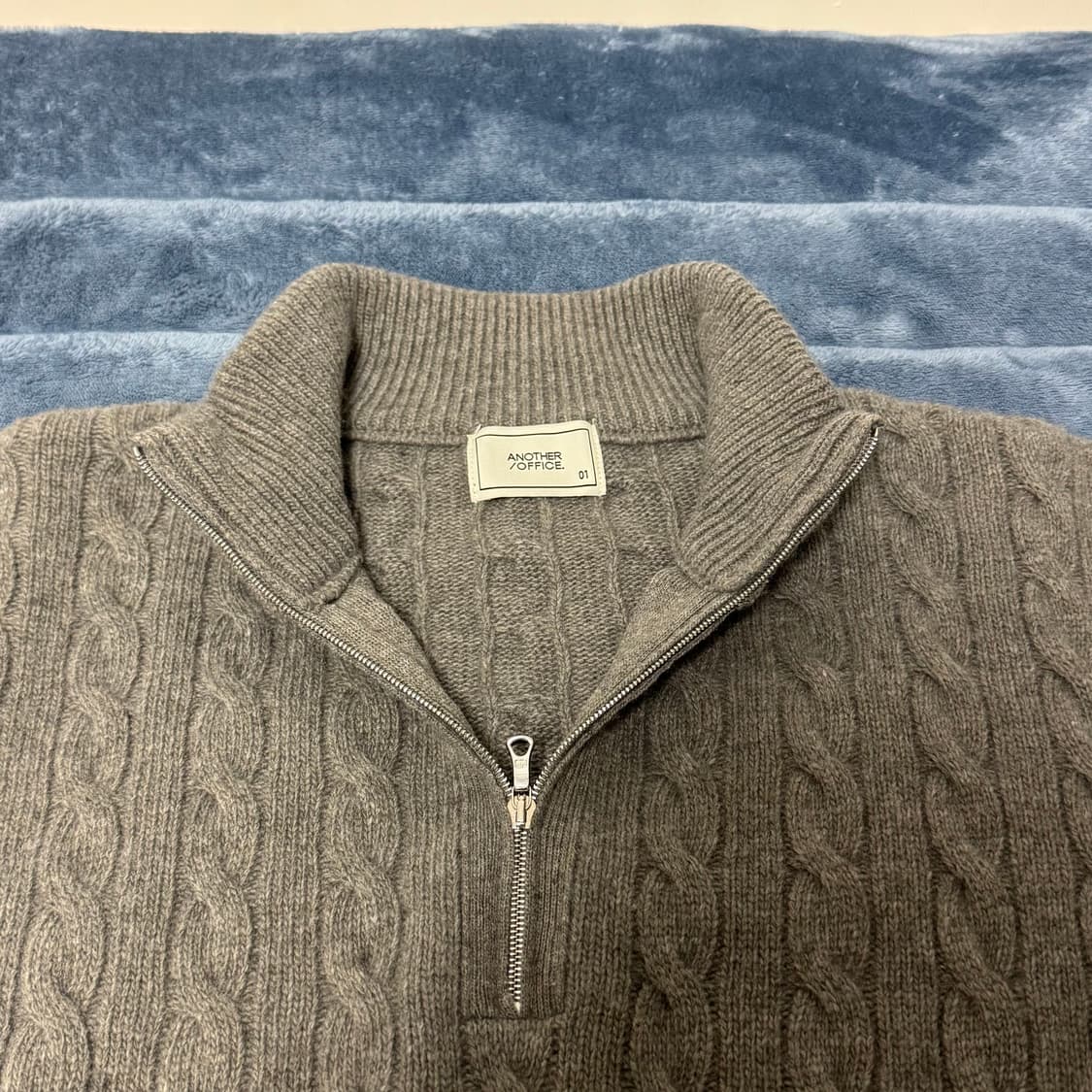 어나더오피스 하프집업 케이블 니트 상품이미지2