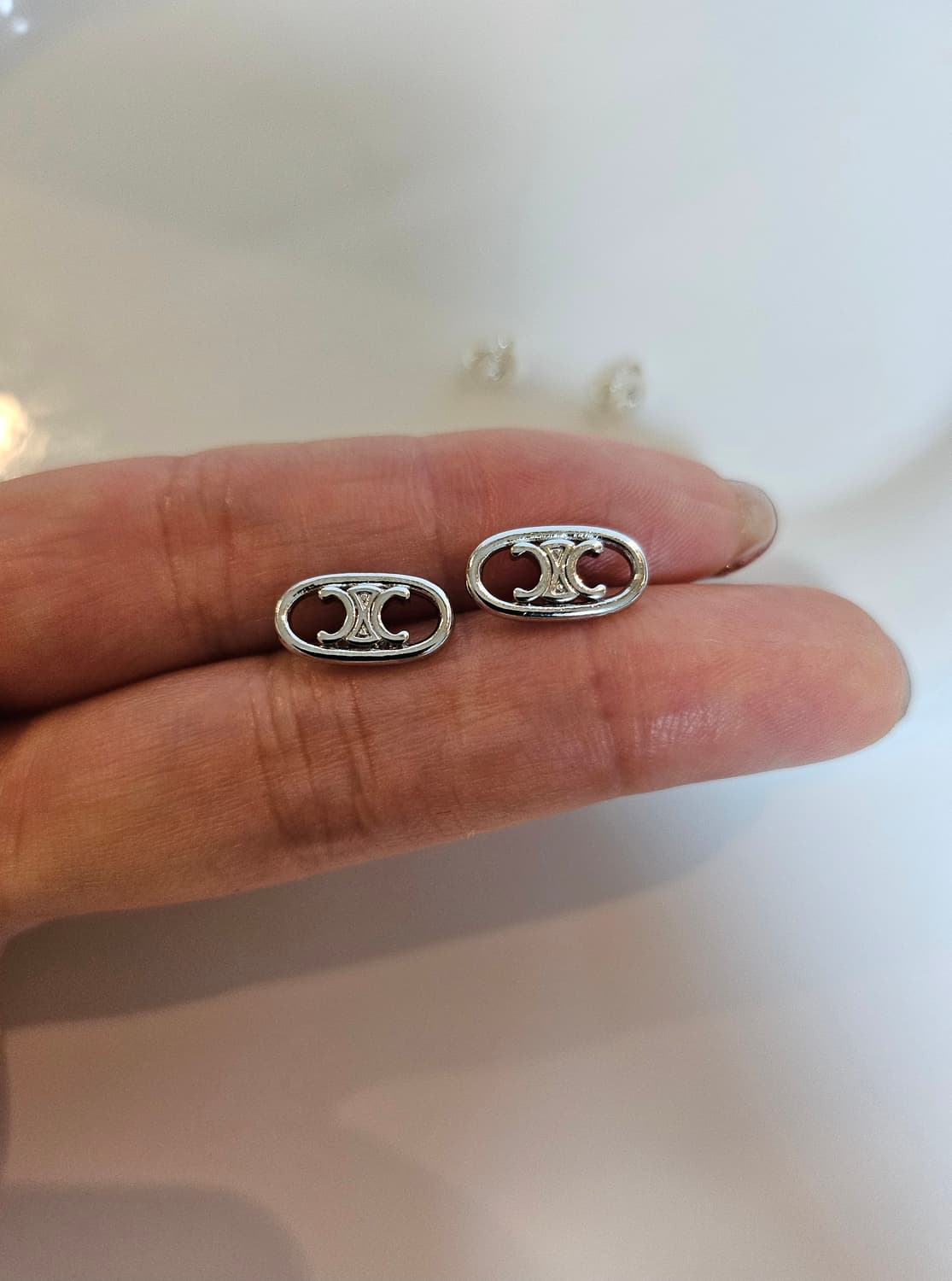 셀린느 미니 트리옹프 스터드 귀걸이 은장 상품이미지1