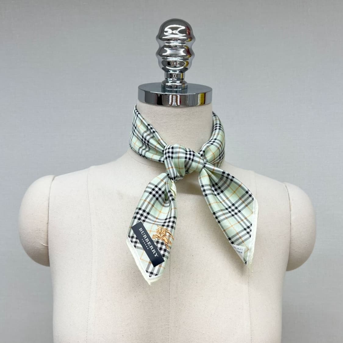(새상품) burberry /버버리 쁘띠스카프 손수건 상품이미지9