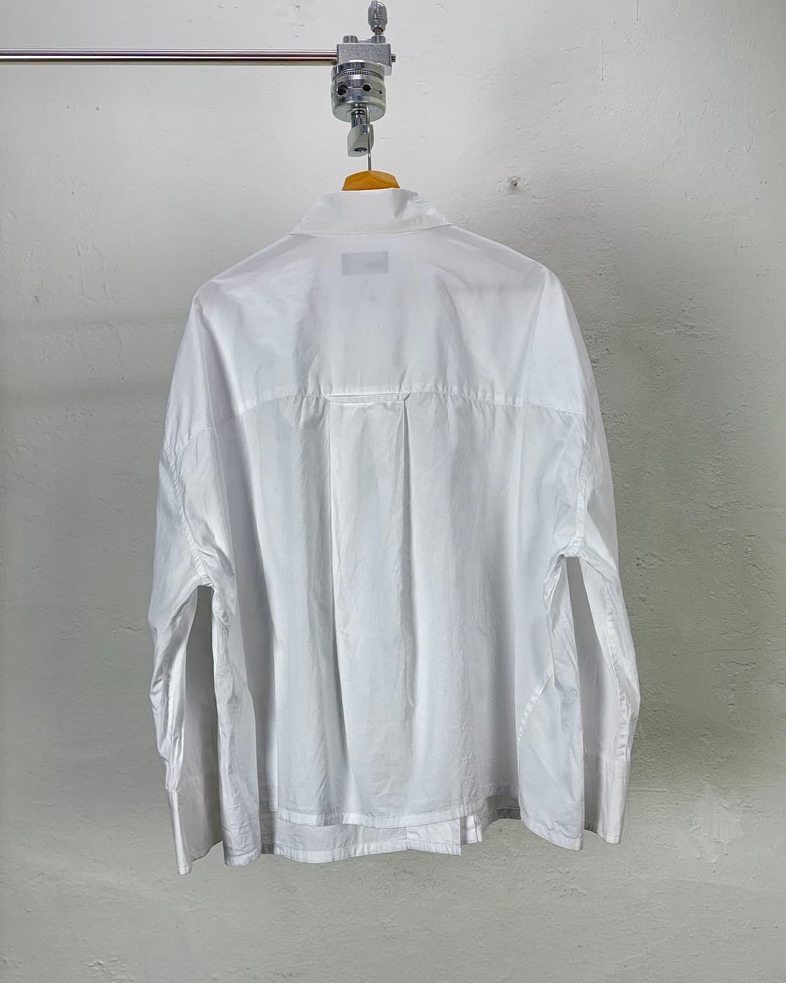 컬러 만다린 화이트 오버 사이즈드 히든 버튼 셔츠 상품이미지6