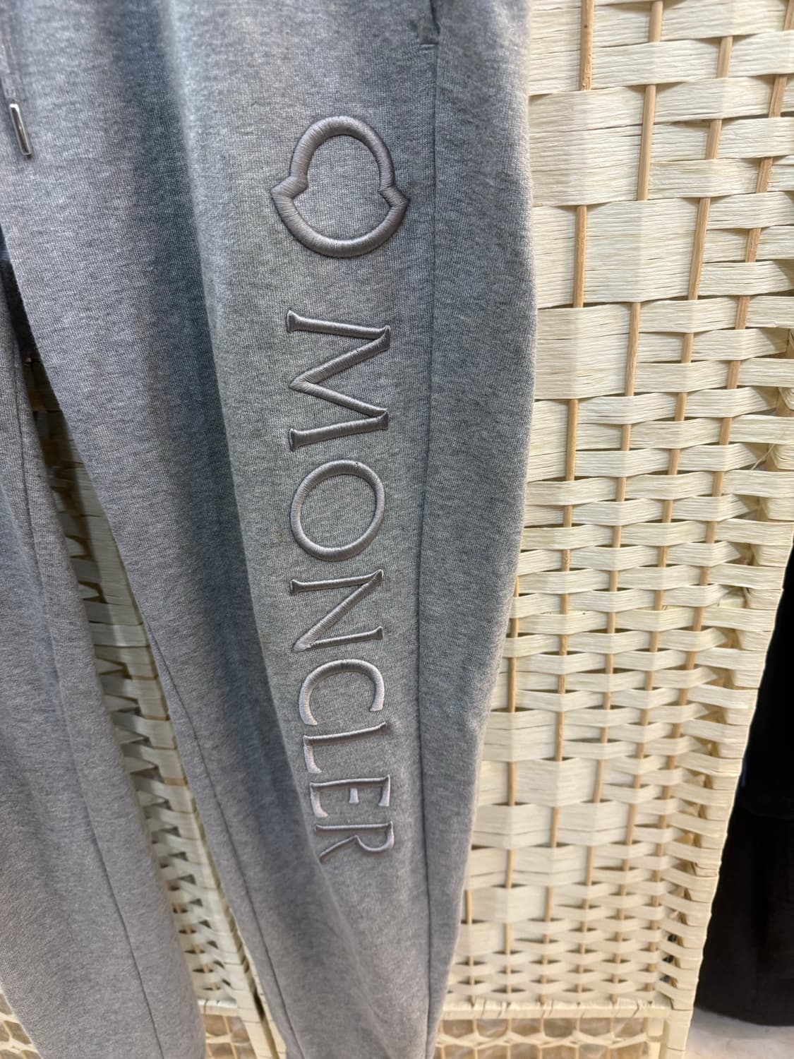 34 정품 몽클레어 자수로고 조거팬츠 팝니다 상품이미지2