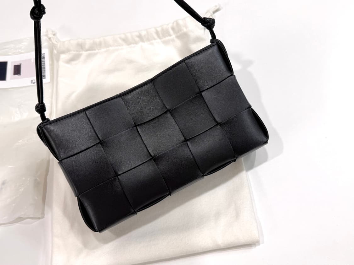 (거의새상품) 보테가베네타 카세트 파우치 숄더백 상품이미지2