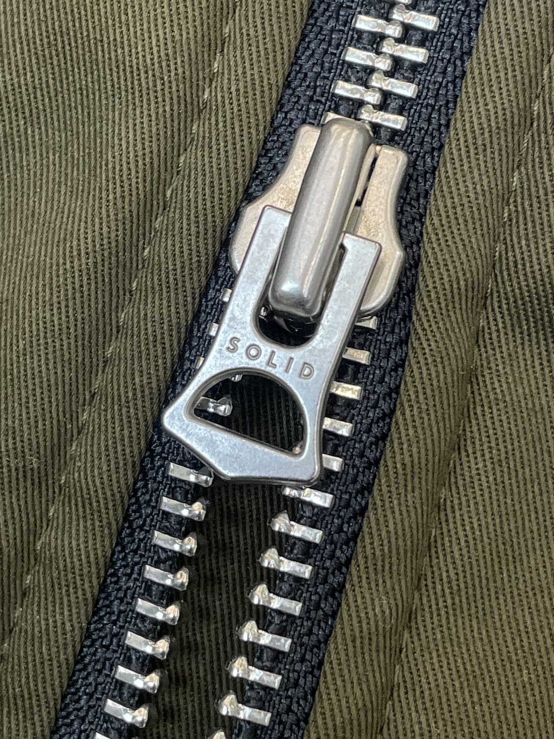 솔리드옴므 22fw 로고 플라케 봄버 자켓 상품이미지9