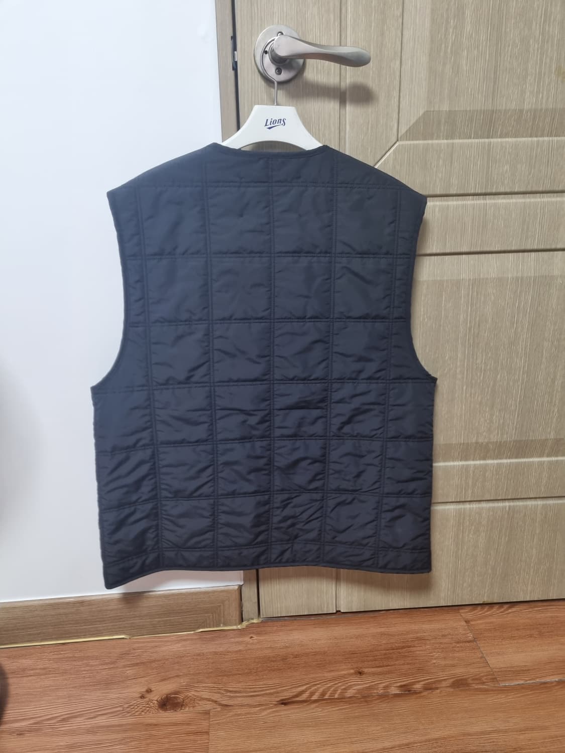 Iey 패딩조끼 블랙 쥬라기 리폼 상품이미지2