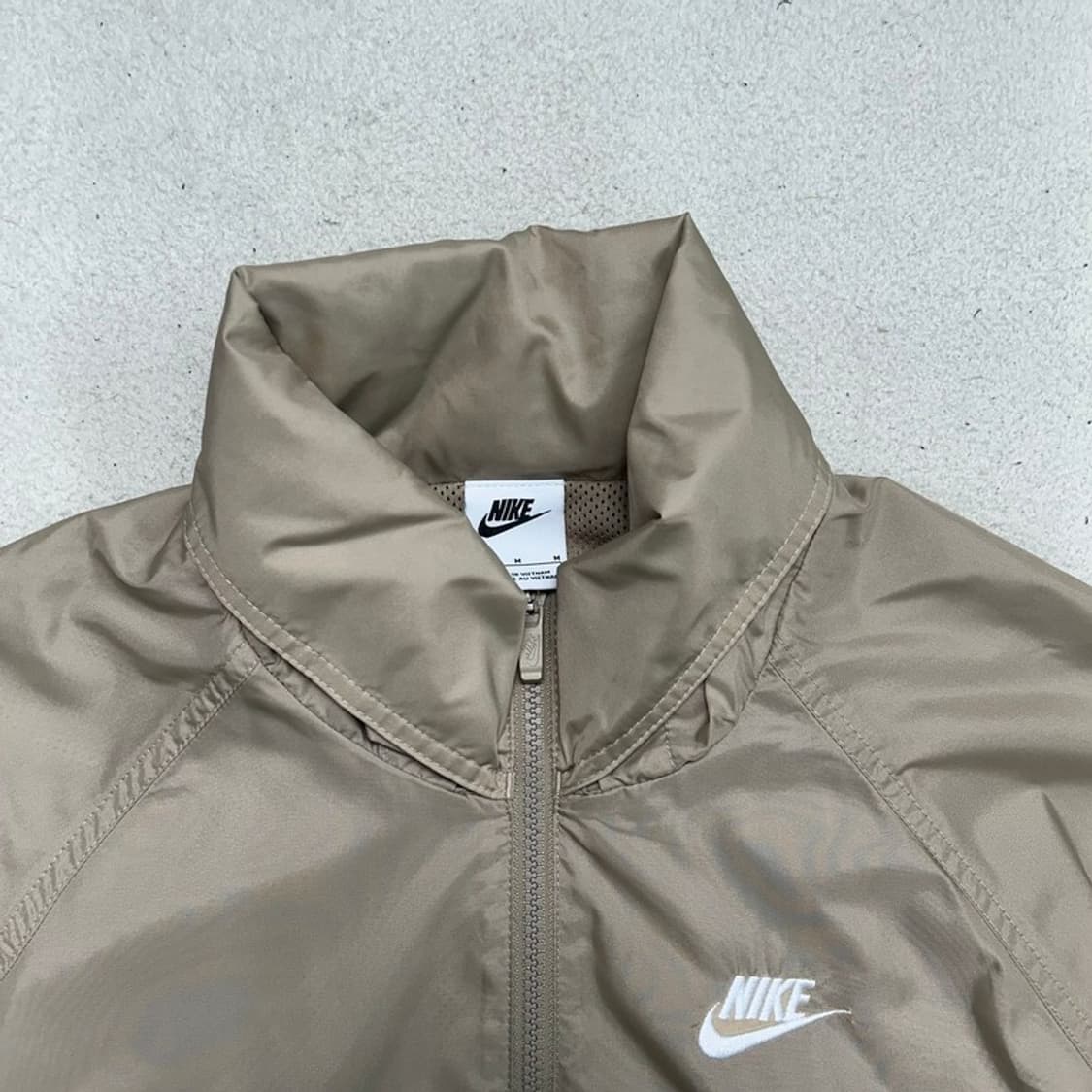 NIKE 윈드러너 우븐 아노락 바람막이 베이지 M 상품이미지4