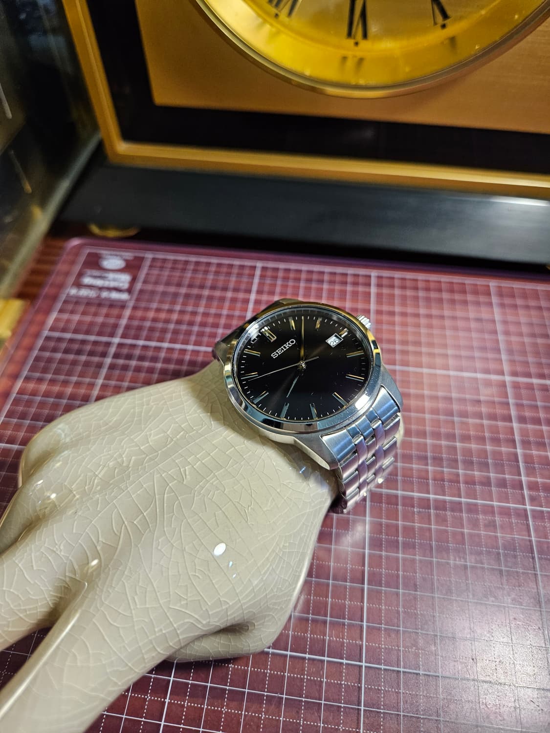 세이코 남성 칼침핸즈 쿼츠 시계 (40mm) 상품이미지2