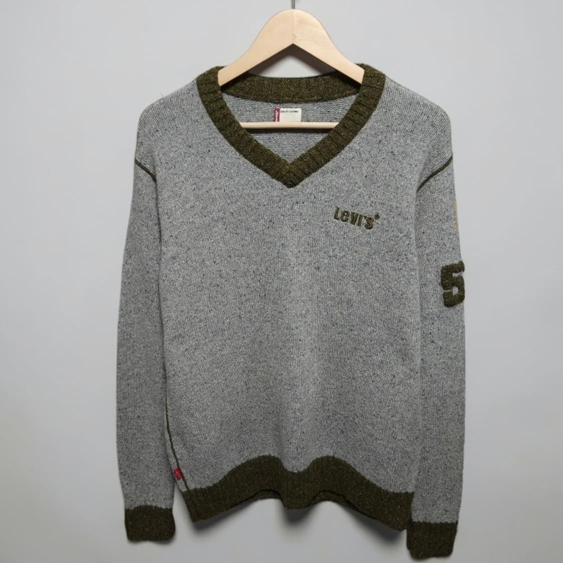 Levis 리바이스 브이넥 램스울 니트 그레이 배색 상품이미지1