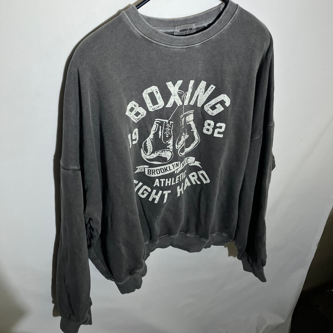 오버핏 FREE)VENDOR 피그먼트 복싱 프린트 스웻셔츠 맨투맨 상품이미지1