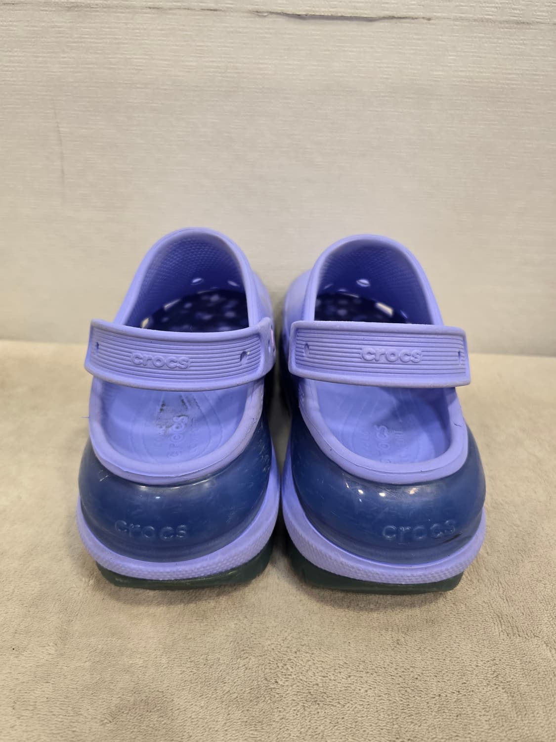 매력적인 라벤더 색상의 크록스 클래식 메가 크러쉬 클로그에요
두꺼운 플랫 상품이미지5