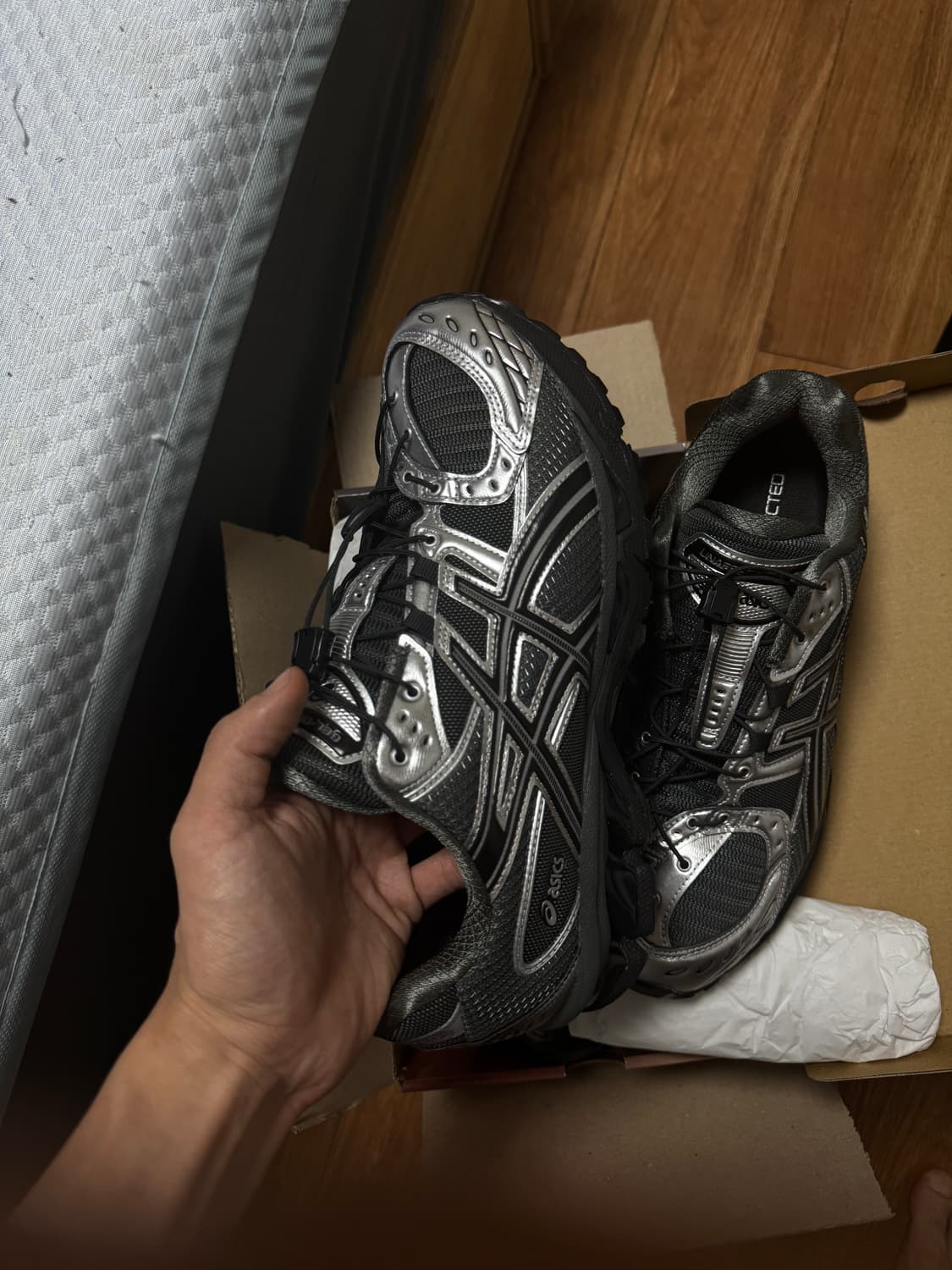 언어펙티드x아식스 젤님버스 10.1 올블랙 / 실버 새제품 판매합니다 상품이미지1