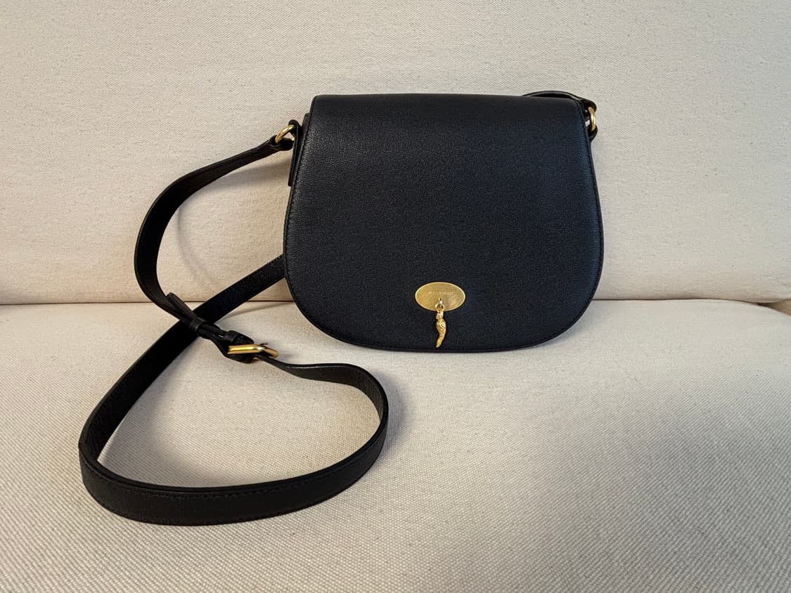 질스튜어트 소가죽 크로스백 상품이미지1